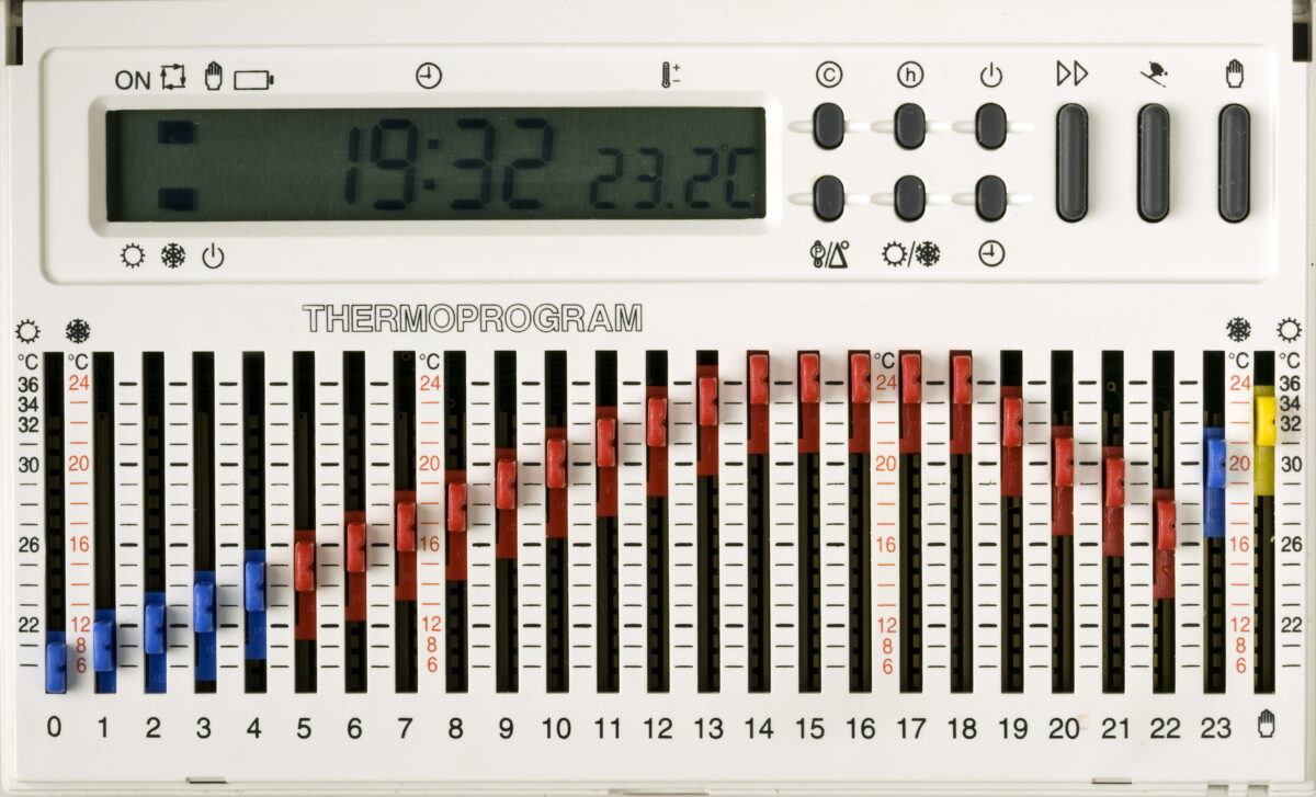 I termosifoni sono il metodo di riscaldamento più utilizzato nelle nostre case, e con l'avvicinarsi dei primi freddi iniziano a diventare i nostri migliori amici in casa. Nelle località più interne poi, dove le temperature iniziano ad abbassarsi già da fine ottobre, l'incidenza sulla bolletta è ancor più marcata e gli ultimi rincari del gas naturale sicuramente non aiutano.