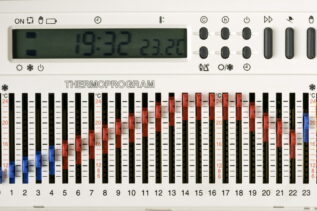 I termosifoni sono il metodo di riscaldamento più utilizzato nelle nostre case, e con l'avvicinarsi dei primi freddi iniziano a diventare i nostri migliori amici in casa. Nelle località più interne poi, dove le temperature iniziano ad abbassarsi già da fine ottobre, l'incidenza sulla bolletta è ancor più marcata e gli ultimi rincari del gas naturale sicuramente non aiutano.