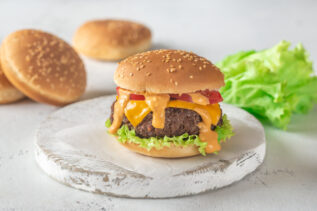 Mangiare cibo spazzatura tutti i giorni? Ecco l'esito inaspettato di un esperimento