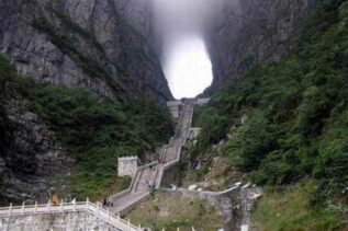 La Porta del Paradiso: Uno spettacolo unico. Chilometri di funivia per raggiungerla (FOTO)