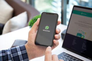 Problemi coi curiosi che vedono l'ultimo accesso Whatsapp? Risolvi con questo trucco