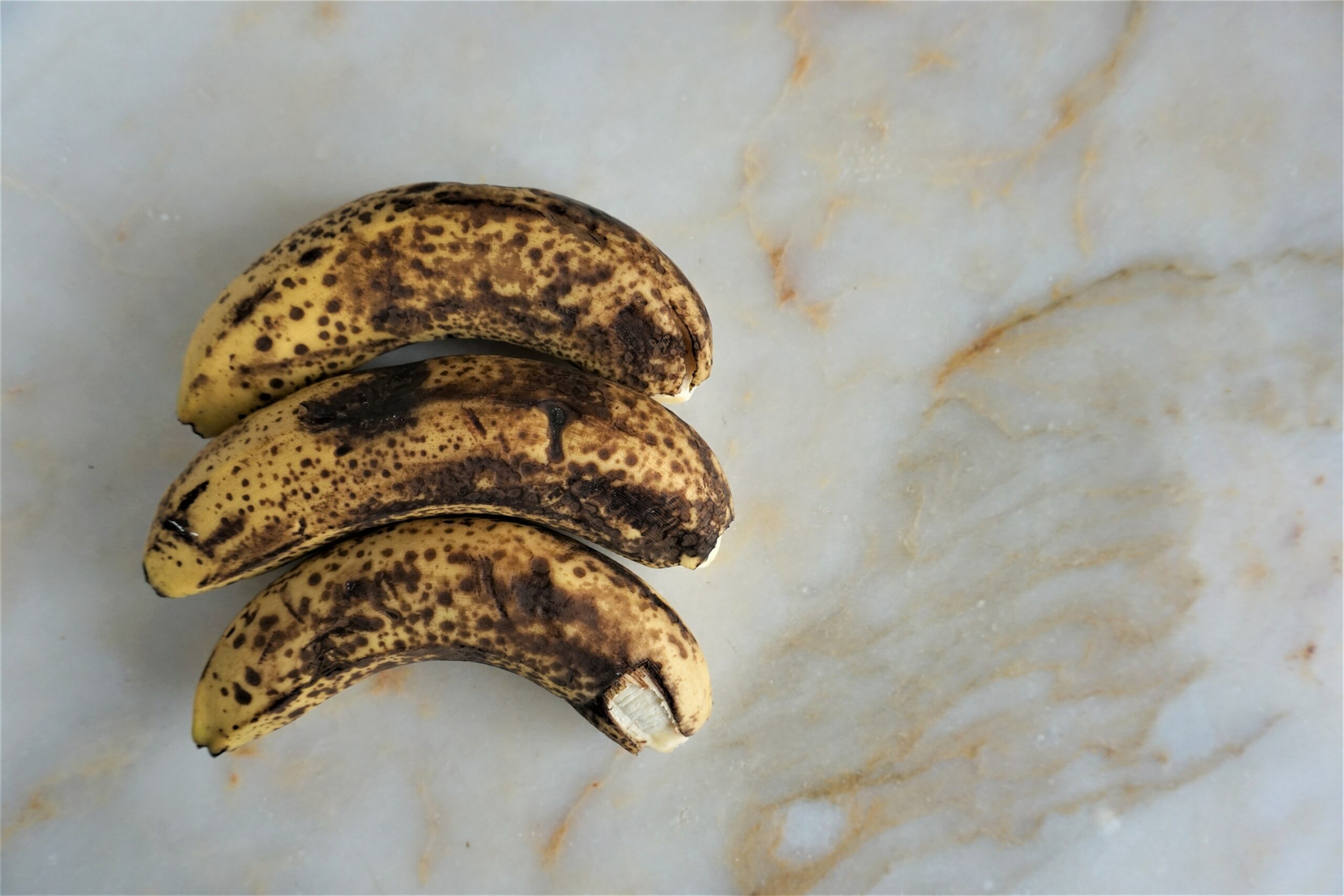 Attenzione alle banane annerite: cosa c'è da sapere in merito