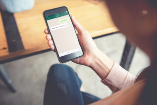 Spiare in WhatsApp del partner? C'è questo piccolo trucco