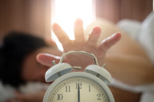 Sveglia alle 6 del mattino: i benefici ai quali forse non avevi mai pensato
