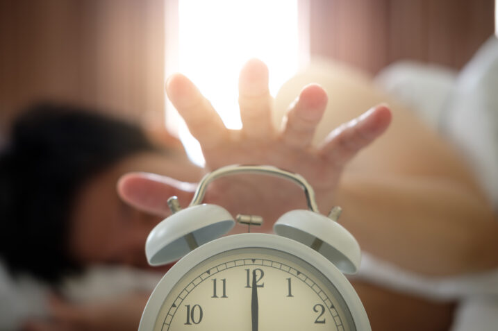Sveglia alle 6 del mattino: i benefici ai quali forse non avevi mai pensato