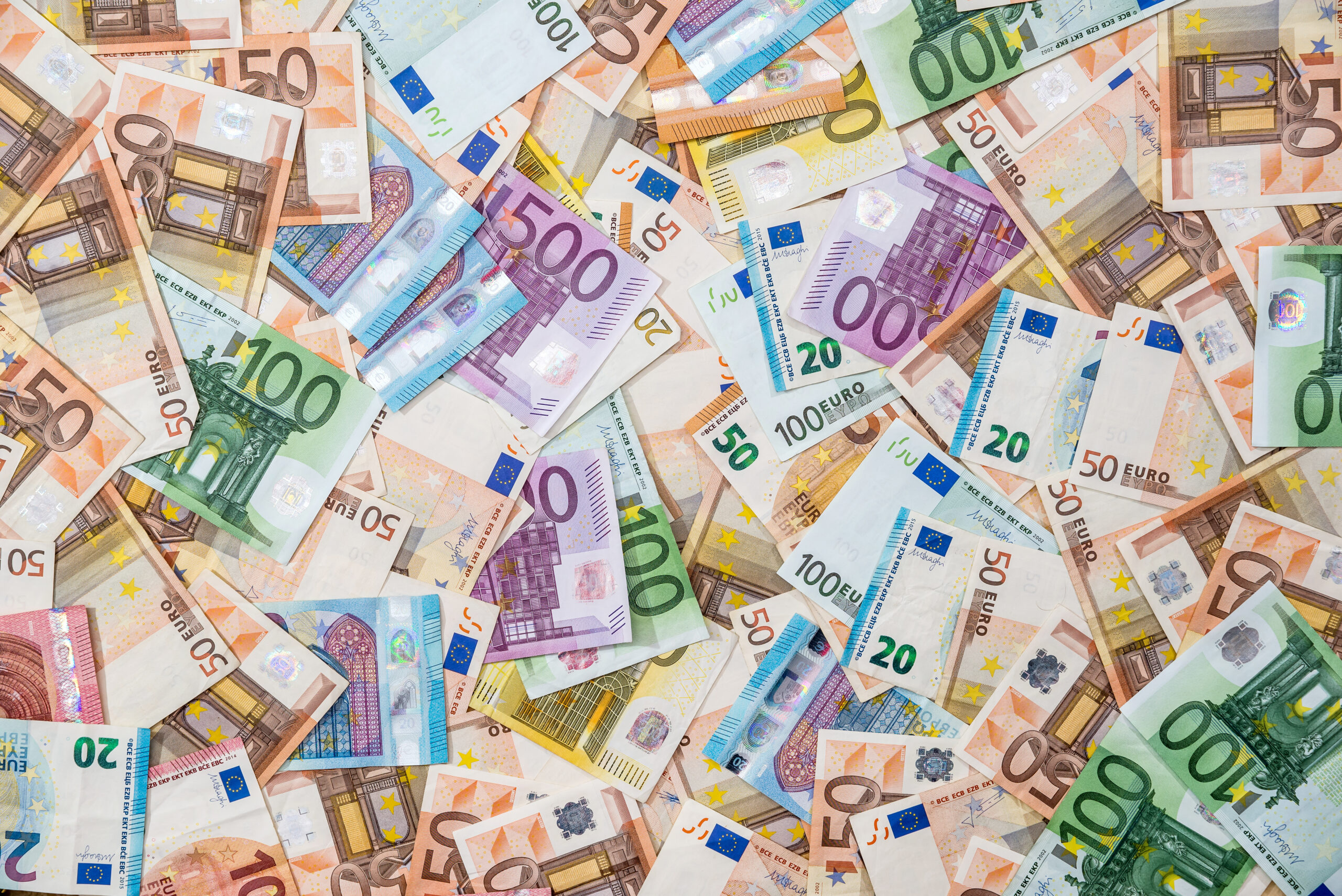 Aumenti in busta paga per marzo sino a 1.900 euro. A chi riguarda