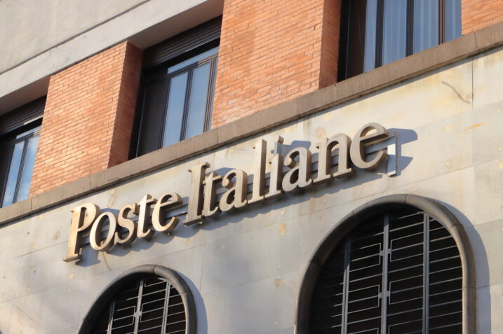 Obbligo di green pass per andare in Posta: sms e notifiche in arrivo