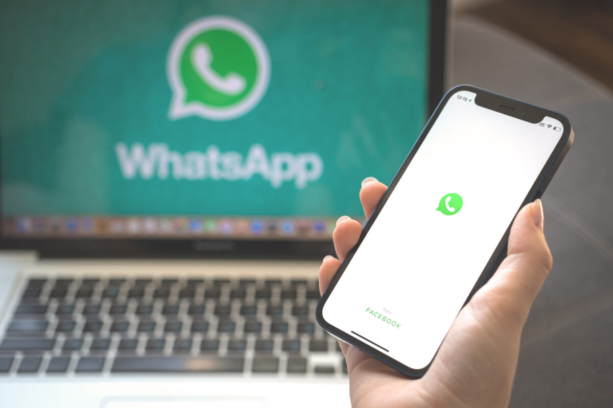 Si sta scaricando lo smartphone e non ti fa utilizzare Whatsapp? Usa questo trucco