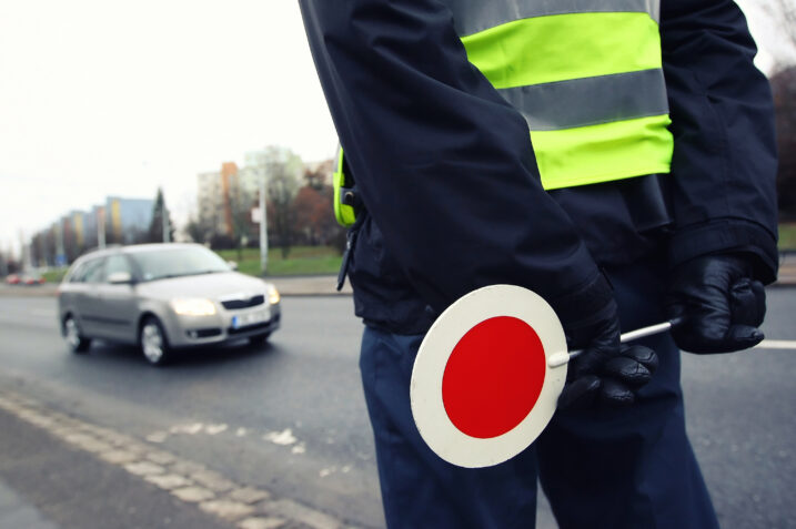 Nuovo obbligo in arrivo per chi guida. Si rischiano multe altissime