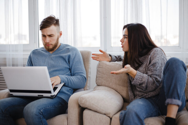 Relazioni affettive: come si comporta un narcisista se lo ignori