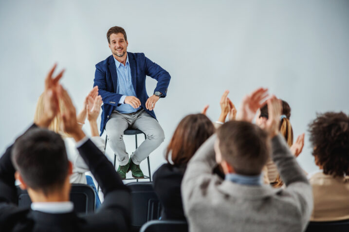 Strategie psicologiche per parlare in pubblico con successo