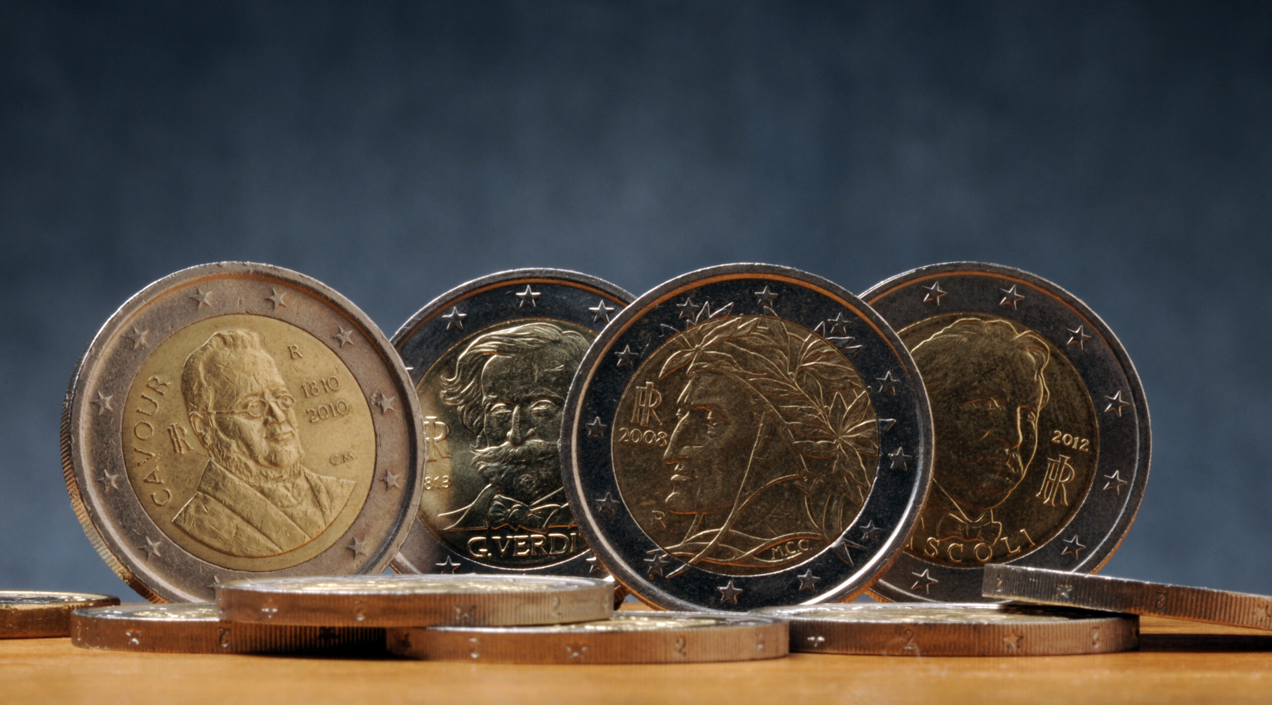 Sei tra i fortunati ad avere questa moneta da 2 euro coi medici? Il suo valore ti sorprenderà