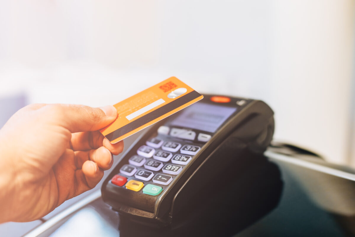 Carte di credito e bancomat: queste disattenzioni potrebbero costarci caro