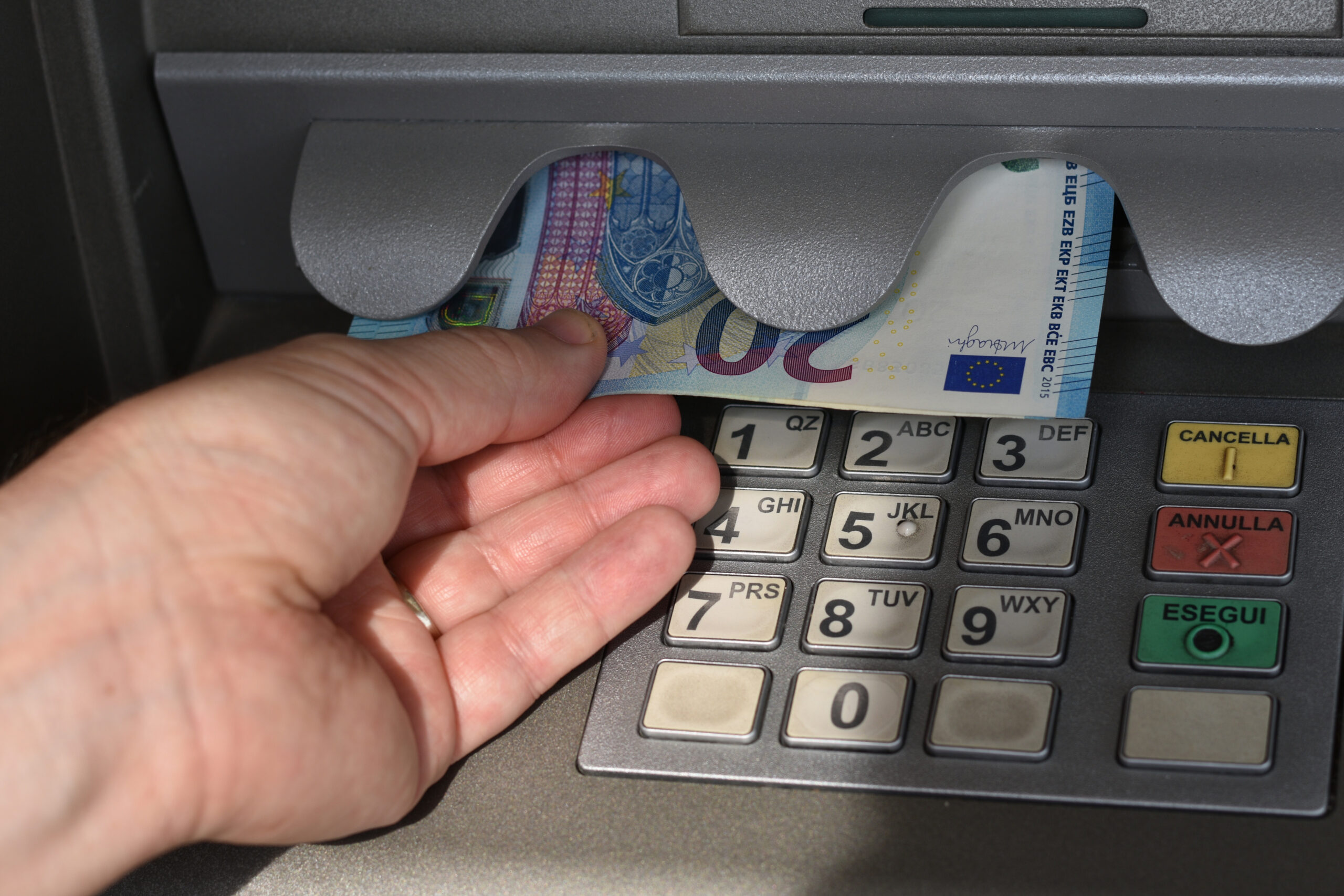 Prelievi ATM: Quali sono gli sportelli da evitare