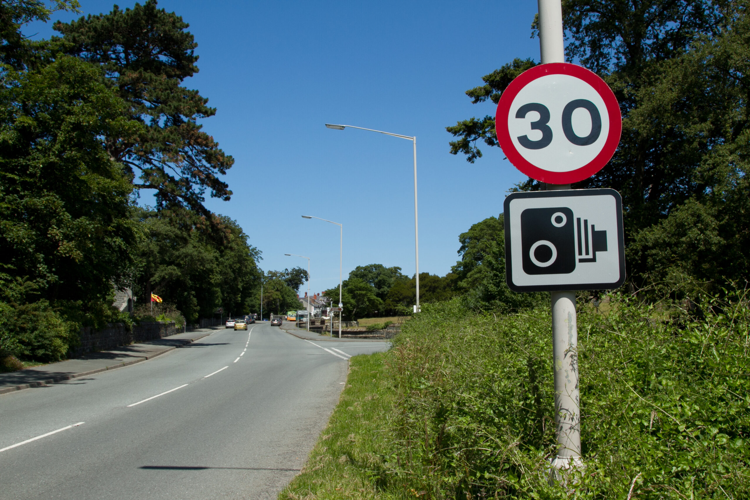 Modifica regole velocità su strade e autostrade: cambiamenti a giugno