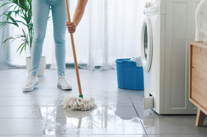 Trucco pavimenti: una di queste li farà splendere come non mai