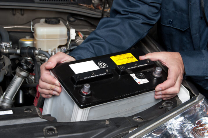 Batteria auto scarica? Aspetta a chiamare soccorsi, prova questo trucco