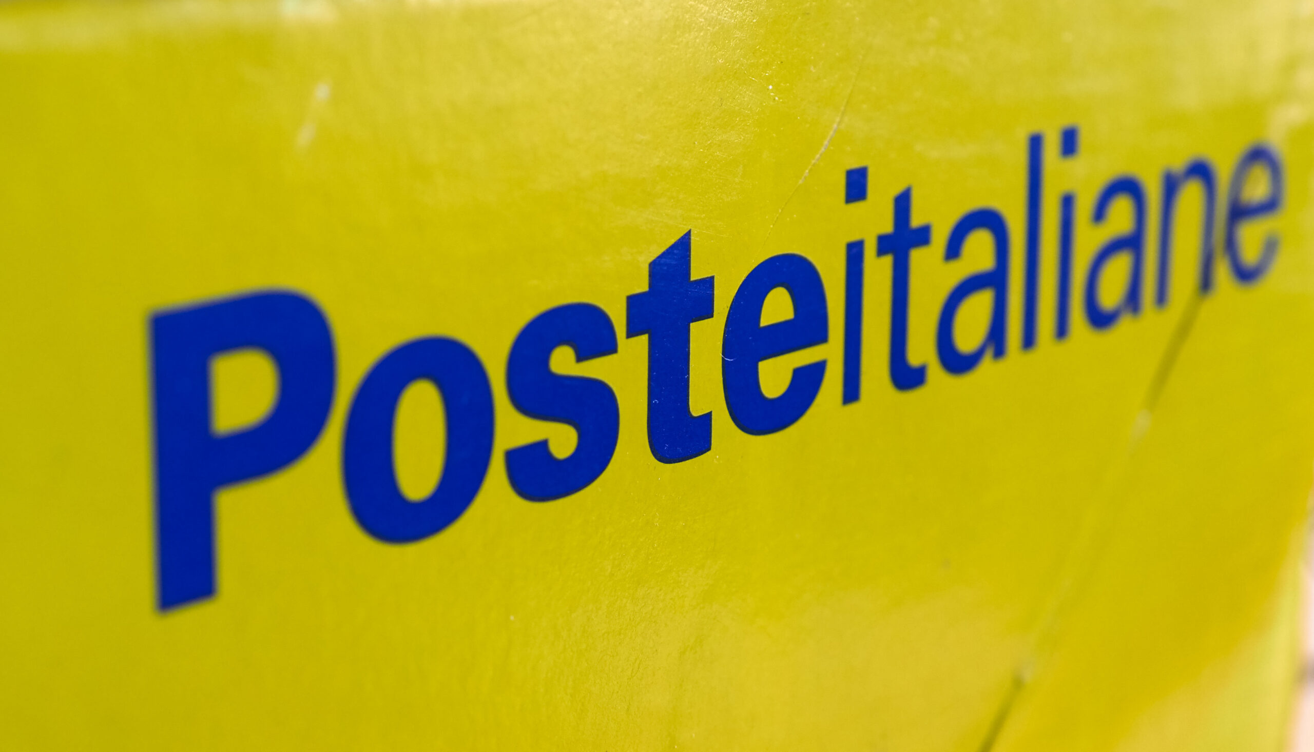 Poste Italiane cerca nuove figure. Ecco i ruoli e dove inviare il cv