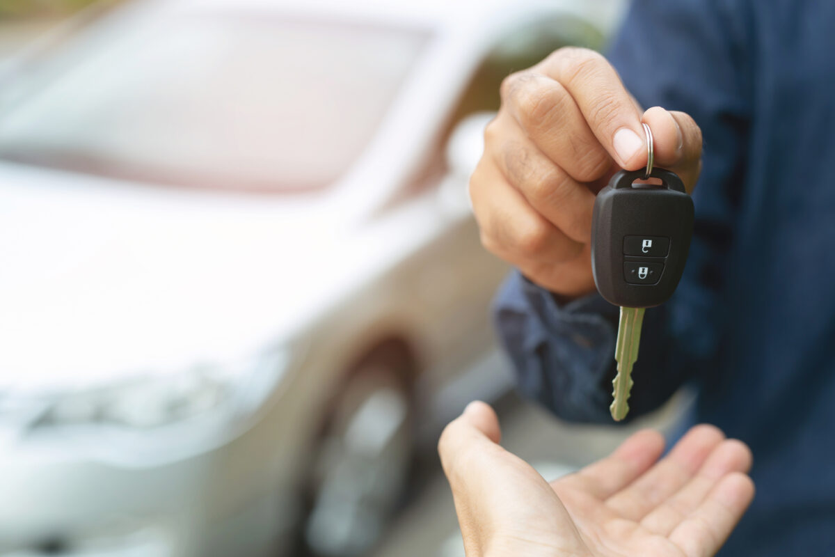 Noleggiare un'auto a basso costo per le vacanze? Ecco il trucco