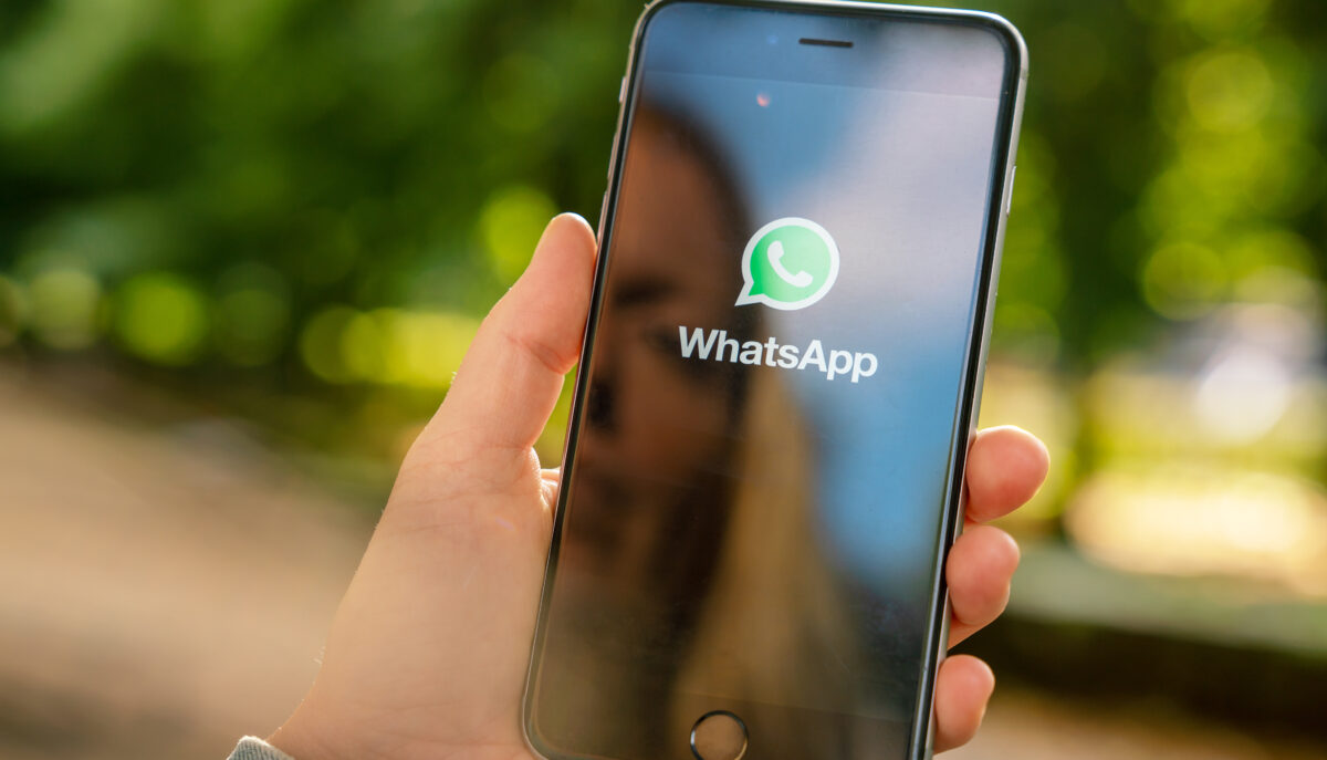 WhatsApp, qualcuno ti spia: come proteggersi?