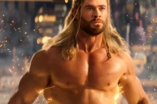 Il brutale allenamento di Chris Hemsworth per avere i pettorali di Thor | Video