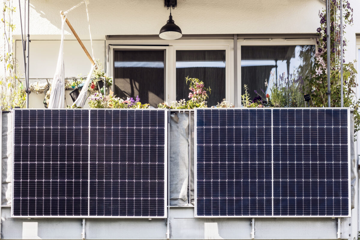 Fotovoltaico da balcone: quanta energia produce e quando può essere utile?