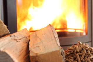 Gas, pellet o legna: quale fa veramente risparmiare? Facciamo due conti
