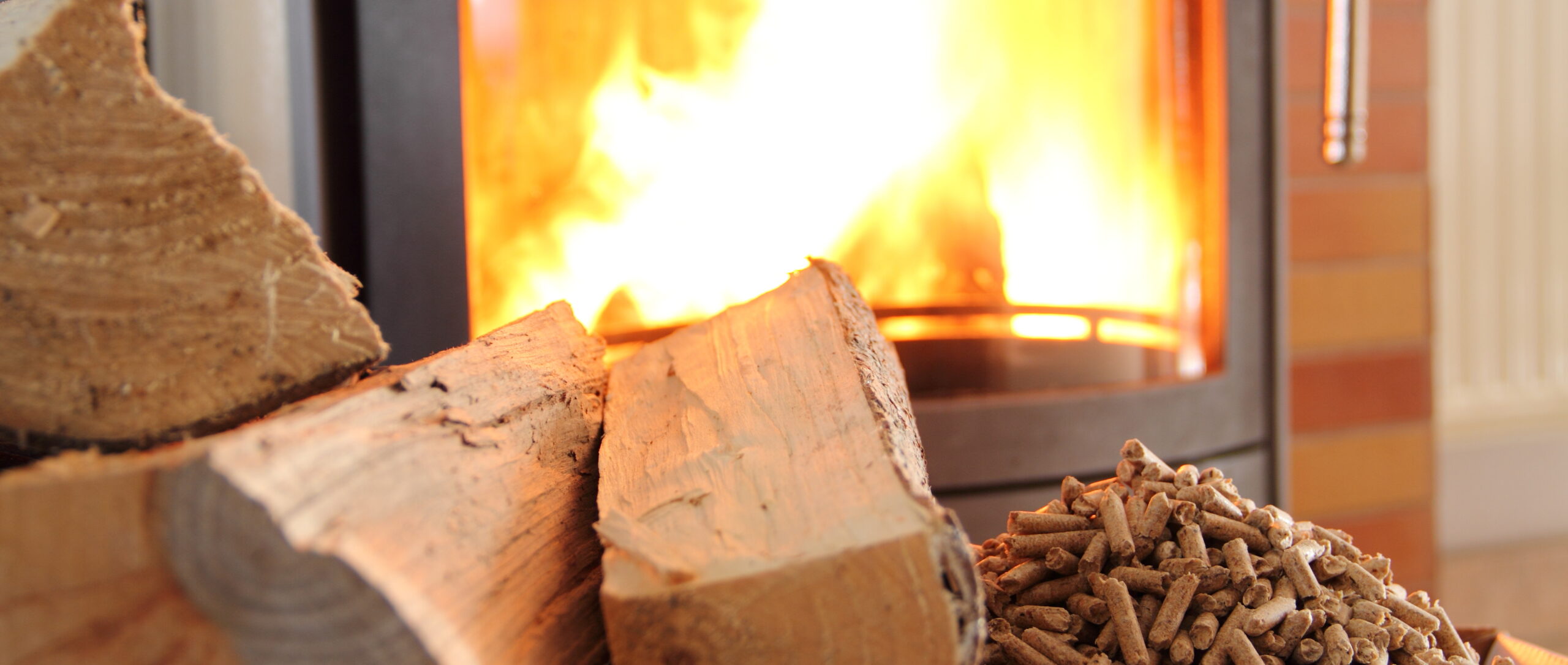 Gas, pellet o legna: quale fa veramente risparmiare? Facciamo due conti