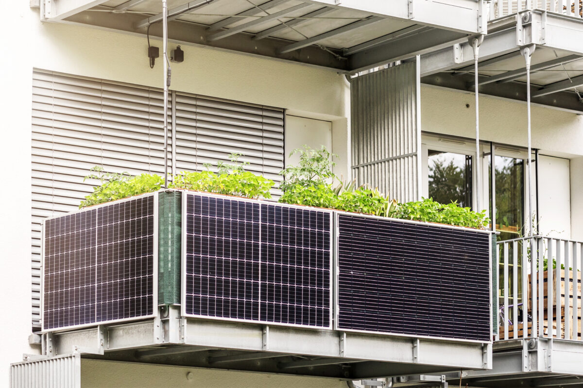 Pannelli fotovoltaici da balcone: è ora di acquistarne uno? Guida alla scelta