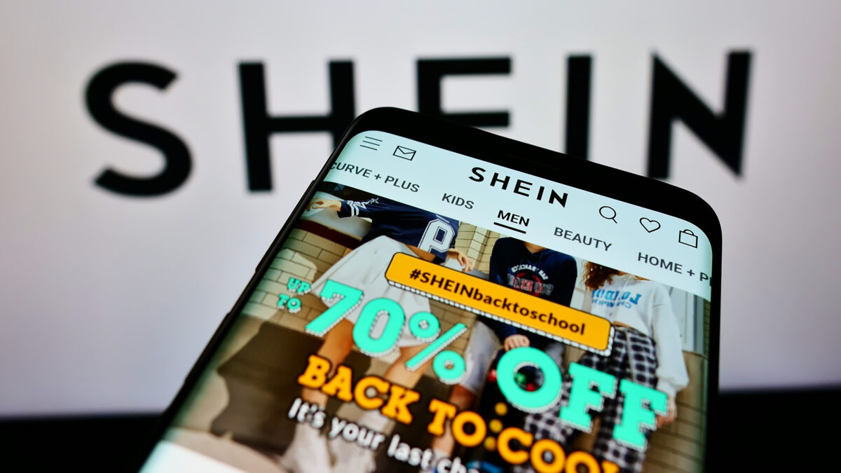 Sostanze tossiche sui vestiti di Shein: ecco il report di Greenpeace