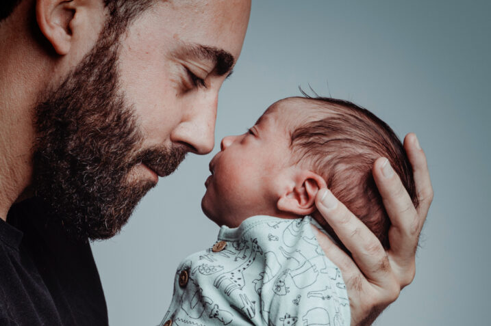 Il cervello nell'uomo rimpicciolisce dopo l'arrivo del primo figlio | Lo studio