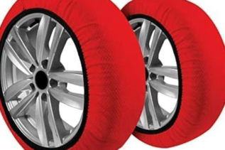 Calze da neve come alternativa "legale" alle gomme invernali? Cosa sta cambiando