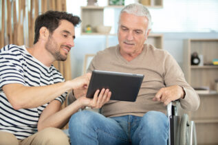 Pensione di Cittadinanza: spetta ai caregivers che assistono un familiare con Legge 104?