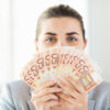 Bonus Donna: quasi 2000 euro con questi requisiti. Come presentare domanda