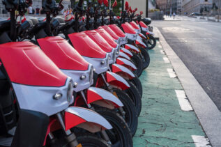 Tper lancia l'interessante offerta per scooter elettrici a noleggio. Ecco dove parte l'iniziativa