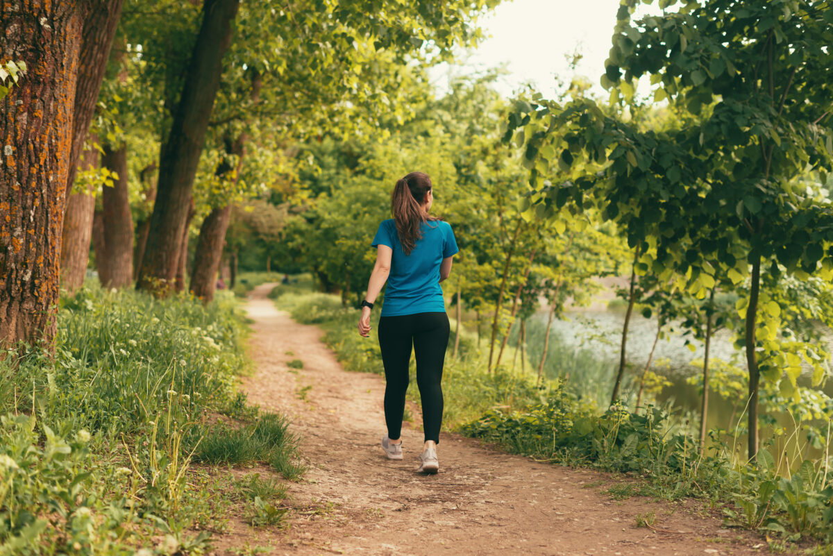 Camminare aiuta ad allungare la vita? Cosa dice la scienza