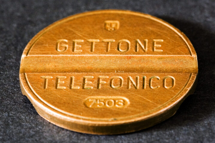 Hai vecchi gettoni telefonici? Controllali, uno così è un tesoretto
