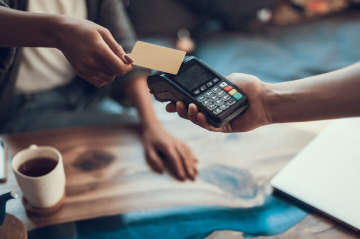 Carte di credito e bancomat: ecco gli errori che portano a smagnetizzarle