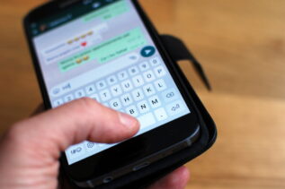 Hai bisogno di leggere i messaggi cancellati da WhatsApp? Ecco il trucco