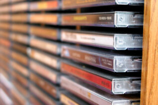 Vecchi CD musicali: ne hai uno così? Vale migliaia di euro